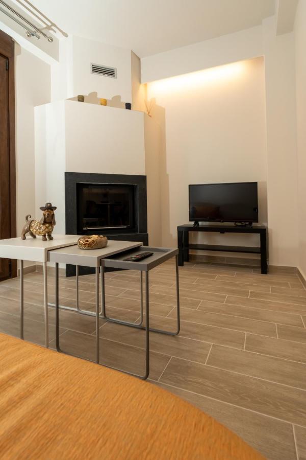 Апартаменты Comfy & Stylish Apt In Янина Экстерьер фото