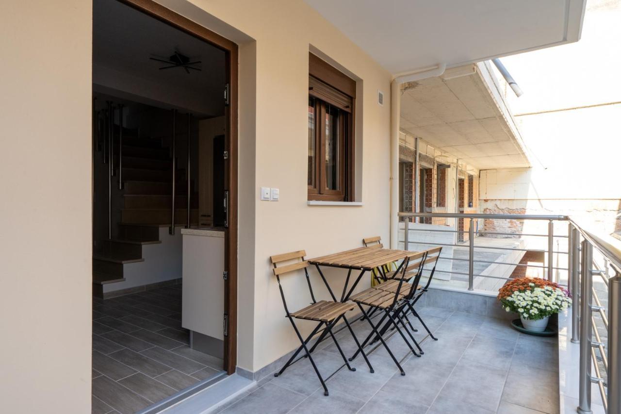 Апартаменты Comfy & Stylish Apt In Янина Экстерьер фото